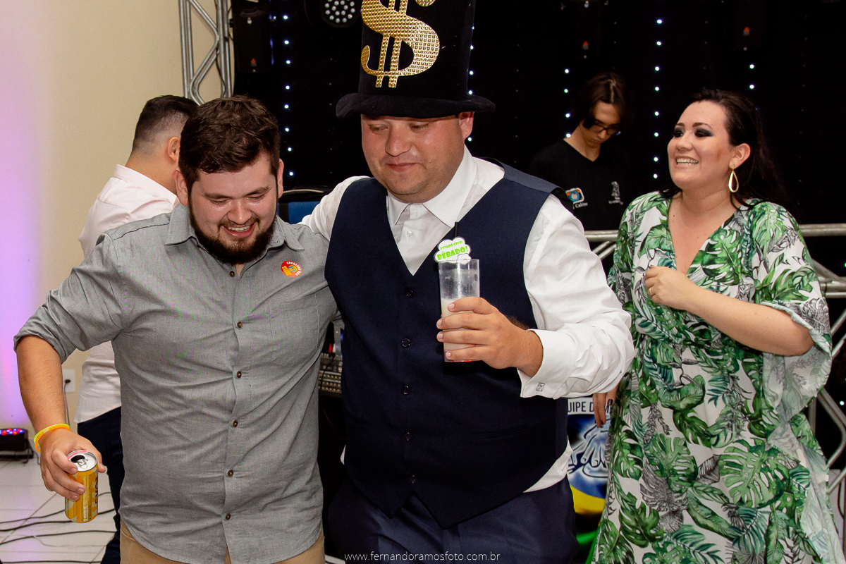 FOTOGRAFIA ESPONTÂNEA, FOTOGRAFIA DE CASAMENTO, NOIVA COM O PAI, DIA DA NOIVA, CASAMENTO EM JUNDIAÍ, SANTUÁRIO DIOCESANO NOSSA SENHORA APARECIDA, ETERNIZE EVENTOS, FOTÓGRAFO DE CASAMENTO EM JUNDIAÍ, FOTÓGRAFO DE CASAMENTO EM ITUPEVA, FESTA DE CASAMENTO