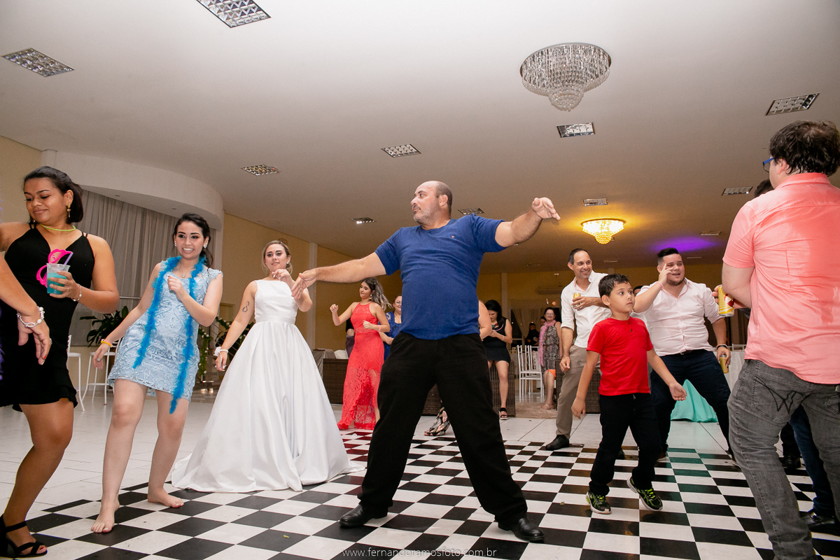 FOTOGRAFIA ESPONTÂNEA, FOTOGRAFIA DE CASAMENTO, NOIVA COM O PAI, DIA DA NOIVA, CASAMENTO EM JUNDIAÍ, SANTUÁRIO DIOCESANO NOSSA SENHORA APARECIDA, ETERNIZE EVENTOS, FOTÓGRAFO DE CASAMENTO EM JUNDIAÍ, FOTÓGRAFO DE CASAMENTO EM ITUPEVA, FESTA DE CASAMENTO