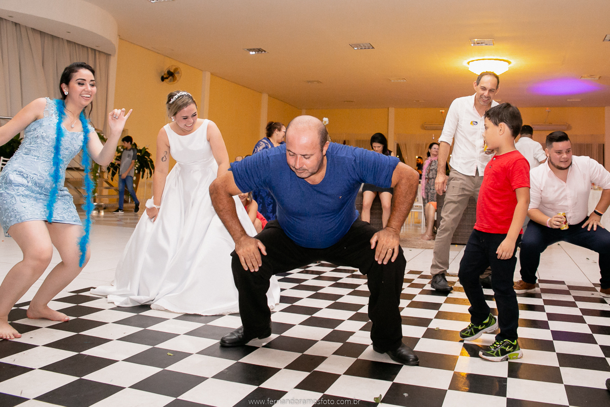 FOTOGRAFIA ESPONTÂNEA, FOTOGRAFIA DE CASAMENTO, NOIVA COM O PAI, DIA DA NOIVA, CASAMENTO EM JUNDIAÍ, SANTUÁRIO DIOCESANO NOSSA SENHORA APARECIDA, ETERNIZE EVENTOS, FOTÓGRAFO DE CASAMENTO EM JUNDIAÍ, FOTÓGRAFO DE CASAMENTO EM ITUPEVA, FESTA DE CASAMENTO