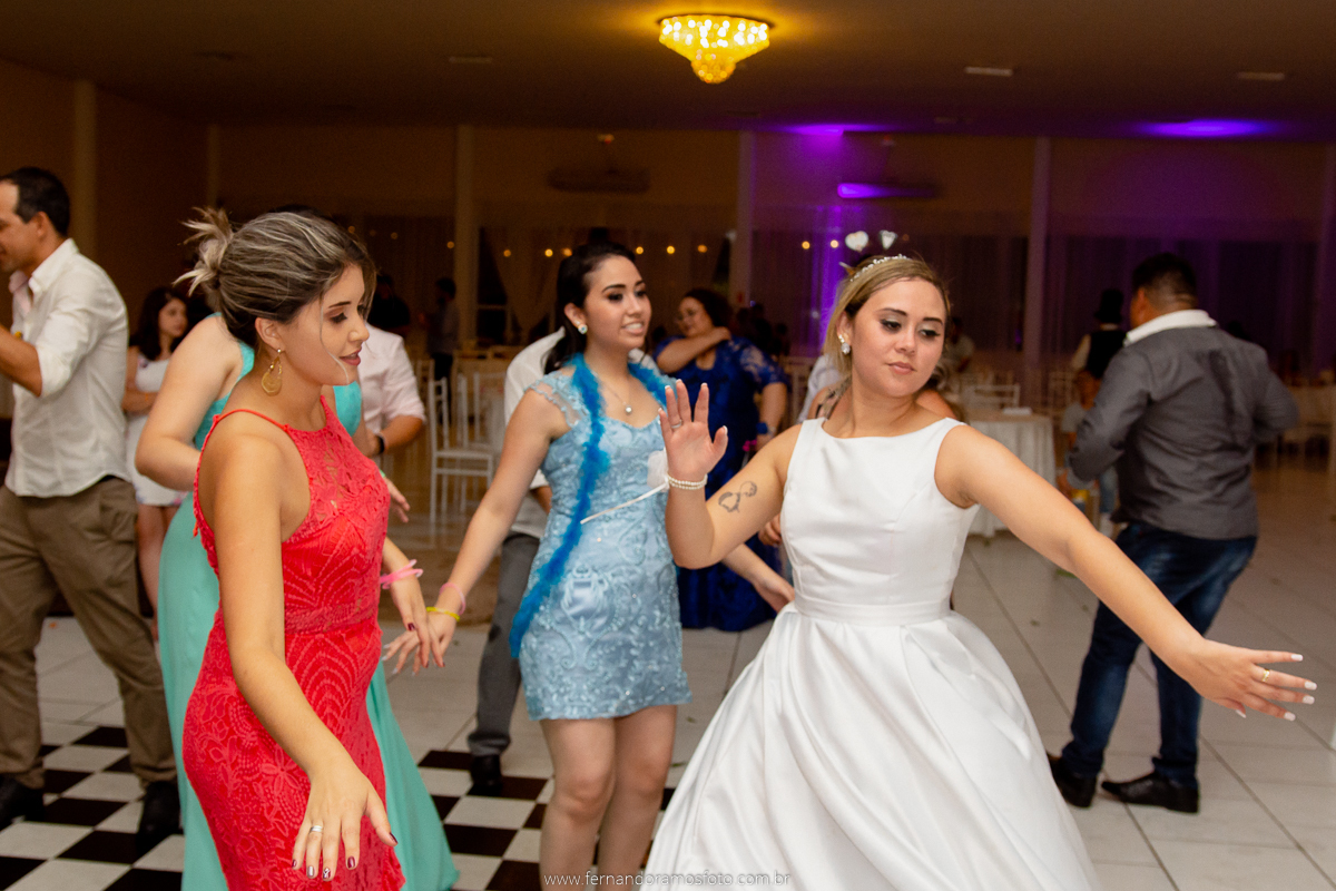 FOTOGRAFIA ESPONTÂNEA, FOTOGRAFIA DE CASAMENTO, NOIVA COM O PAI, DIA DA NOIVA, CASAMENTO EM JUNDIAÍ, SANTUÁRIO DIOCESANO NOSSA SENHORA APARECIDA, ETERNIZE EVENTOS, FOTÓGRAFO DE CASAMENTO EM JUNDIAÍ, FOTÓGRAFO DE CASAMENTO EM ITUPEVA, FESTA DE CASAMENTO