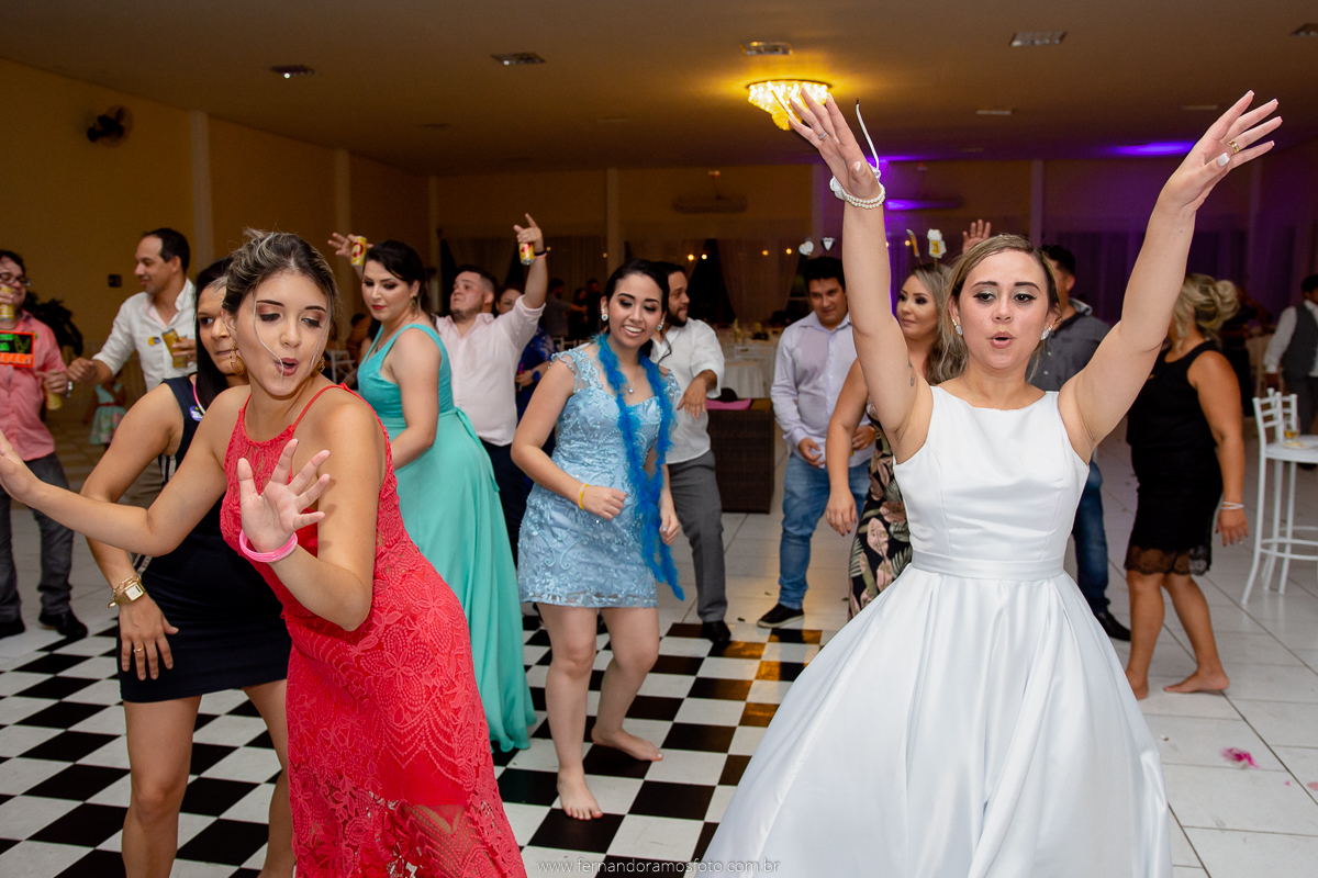 FOTOGRAFIA ESPONTÂNEA, FOTOGRAFIA DE CASAMENTO, NOIVA COM O PAI, DIA DA NOIVA, CASAMENTO EM JUNDIAÍ, SANTUÁRIO DIOCESANO NOSSA SENHORA APARECIDA, ETERNIZE EVENTOS, FOTÓGRAFO DE CASAMENTO EM JUNDIAÍ, FOTÓGRAFO DE CASAMENTO EM ITUPEVA, FESTA DE CASAMENTO