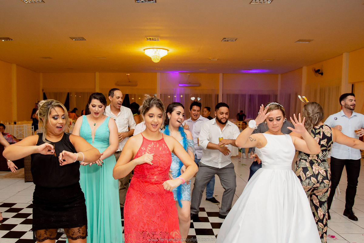 FOTOGRAFIA ESPONTÂNEA, FOTOGRAFIA DE CASAMENTO, NOIVA COM O PAI, DIA DA NOIVA, CASAMENTO EM JUNDIAÍ, SANTUÁRIO DIOCESANO NOSSA SENHORA APARECIDA, ETERNIZE EVENTOS, FOTÓGRAFO DE CASAMENTO EM JUNDIAÍ, FOTÓGRAFO DE CASAMENTO EM ITUPEVA, FESTA DE CASAMENTO