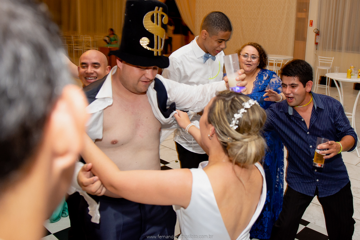 FOTOGRAFIA ESPONTÂNEA, FOTOGRAFIA DE CASAMENTO, NOIVA COM O PAI, DIA DA NOIVA, CASAMENTO EM JUNDIAÍ, SANTUÁRIO DIOCESANO NOSSA SENHORA APARECIDA, ETERNIZE EVENTOS, FOTÓGRAFO DE CASAMENTO EM JUNDIAÍ, FOTÓGRAFO DE CASAMENTO EM ITUPEVA, FESTA DE CASAMENTO