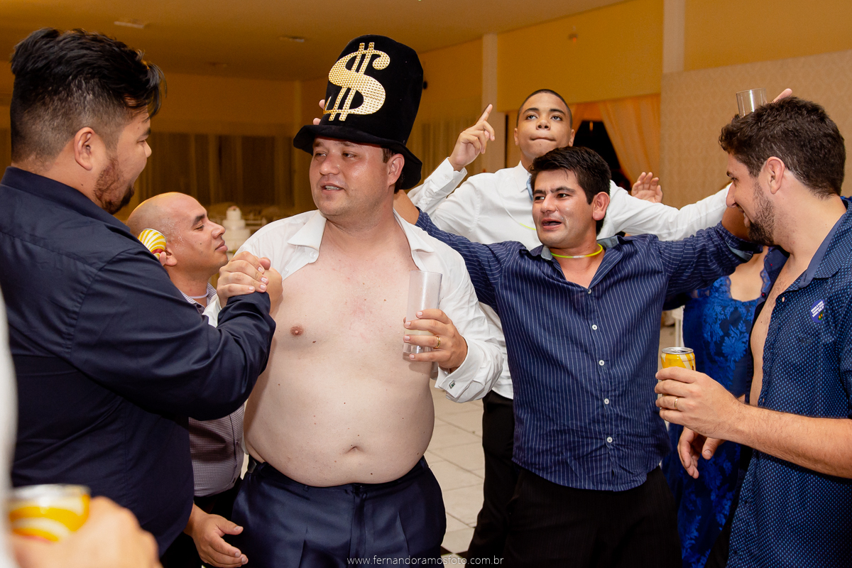 FOTOGRAFIA ESPONTÂNEA, FOTOGRAFIA DE CASAMENTO, NOIVA COM O PAI, DIA DA NOIVA, CASAMENTO EM JUNDIAÍ, SANTUÁRIO DIOCESANO NOSSA SENHORA APARECIDA, ETERNIZE EVENTOS, FOTÓGRAFO DE CASAMENTO EM JUNDIAÍ, FOTÓGRAFO DE CASAMENTO EM ITUPEVA, FESTA DE CASAMENTO