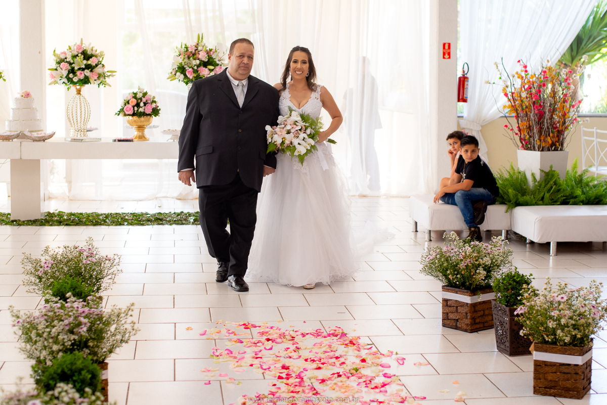 CASAMENTO NO ETERNIZE EVENTOS, CASAMENTO EM ITUPEVA, FOTOS DE CASAMENTO, FOTÓGRAFO DE CASAMENTO ITUPEVA, BUQUÊ DE NOIVA, BUQUÊ DE FLORES, CASAMENTO DE DIA, FOTOGRAFIA DE CASAMENTO, FOTÓGRAFO EM JUNDIAÍ, TAPETE DE ROSAS, ENTRADA DA NOIVA