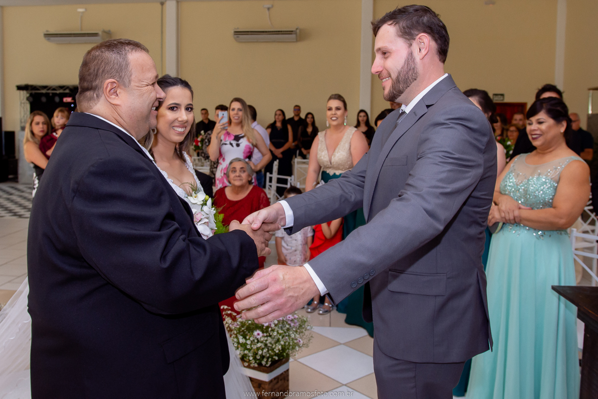 CASAMENTO NO ETERNIZE EVENTOS, CASAMENTO EM ITUPEVA, FOTOS DE CASAMENTO, FOTÓGRAFO DE CASAMENTO ITUPEVA, BUQUÊ DE NOIVA, BUQUÊ DE FLORES, CASAMENTO DE DIA, FOTOGRAFIA DE CASAMENTO, FOTÓGRAFO EM JUNDIAÍ, TAPETE DE ROSAS, ENTRADA DO NOIVO