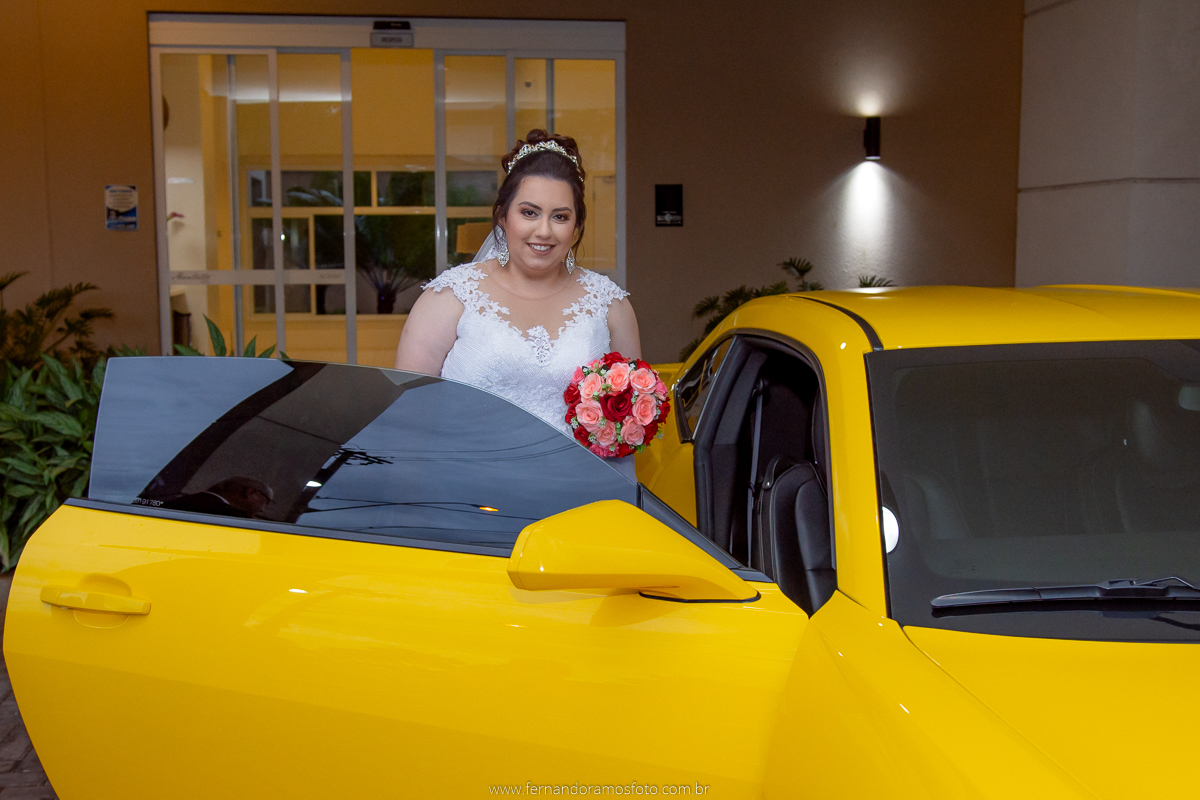DIA DA NOIVA, SALÃO PINK ME UP, FOTOGRAFIA DE CASAMENTO, FOTÓGRAFO DE CASAMENTO EM JUNDIAÍ, MAQUIAGEM PARA NOIVA, MAKE UP, CAMARO AMARELO, ALUGUEL DE CARRO PARA NOIVAS