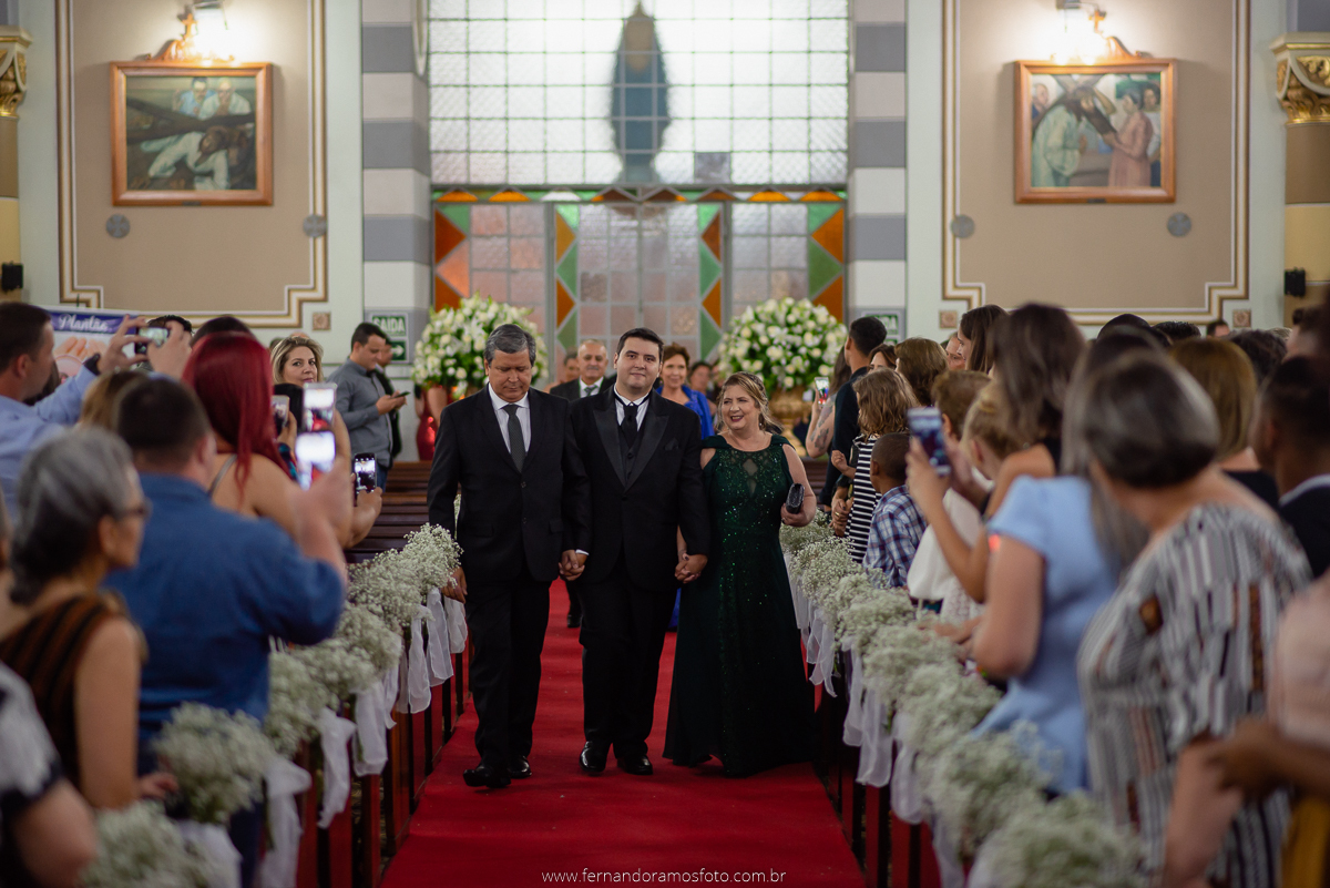 CERIMÔNIA DE CASAMENTO, FOTOGRAFIA DE CASAMENTO, IGREJA NOSSA SENHORA DA CONCEIÇÃO, CASAMENTO, JUNDIAÍ, ENTRADA DO NOIVO, TAPETE VERMELHO