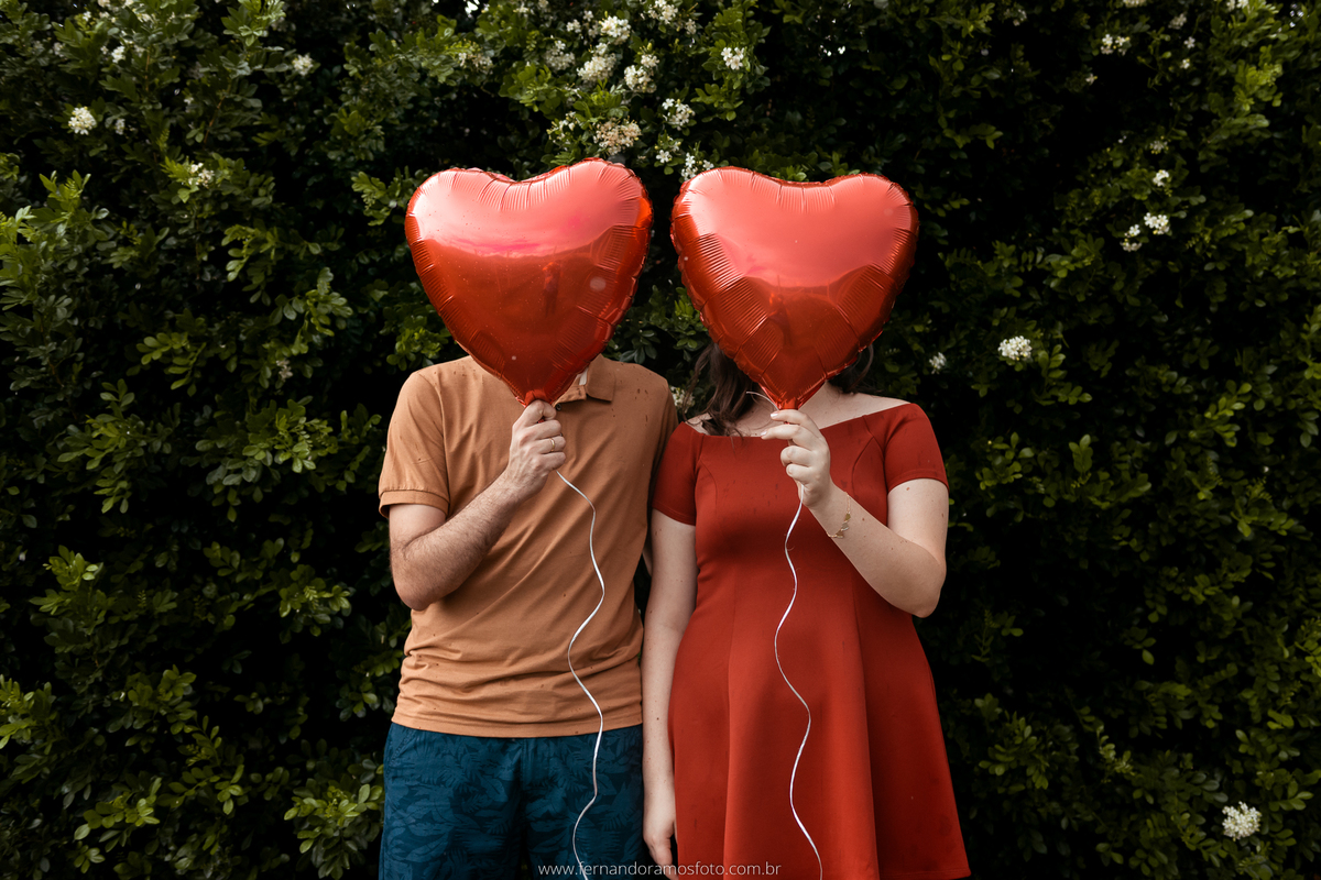 ENSAIO PRÉ-CASAMENTO, PRÉ-WEDDING, VINHOS MICHELETTO, FOTOGRAFIA DE CASAMENTO, ENSAIO AO AR LIVRE, FOTOS DE PRÉ-CASAMENTO, ENSAIO NA VÍNICOLA, ENSAIO PRÉ-CASAMENTO EM LOUVEIRA, LOUVEIRA, SÃO PAULO, BALÕES DE CORAÇÃO
