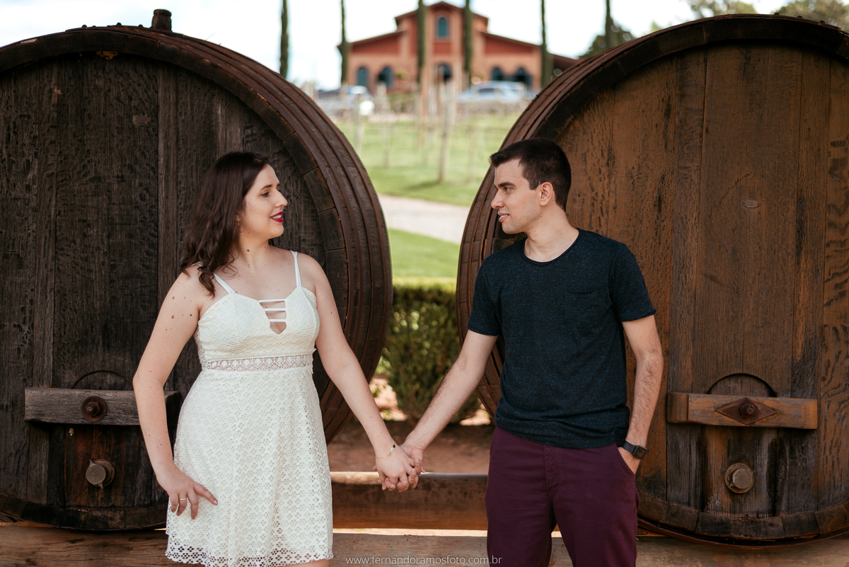 ENSAIO PRÉ-CASAMENTO, PRÉ-WEDDING, VINHOS MICHELETTO, FOTOGRAFIA DE CASAMENTO, ENSAIO AO AR LIVRE, FOTOS DE PRÉ-CASAMENTO, ENSAIO NA VÍNICOLA, ENSAIO PRÉ-CASAMENTO EM LOUVEIRA, LOUVEIRA, SÃO PAULO