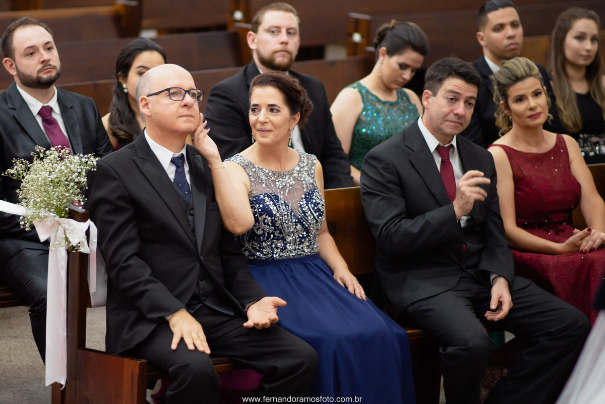 Fotografia espontânea, cerimônia de casamento na paróquia santa teresinha, Jundiaí, São Paulo, fotografo de casamento