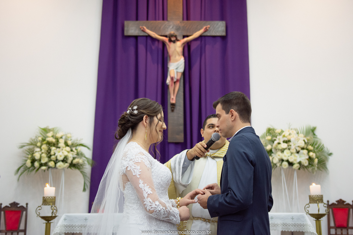 alianças de casamento, cerimônia de casamento na paróquia santa teresinha, Jundiaí, São Paulo, fotografo de casamento