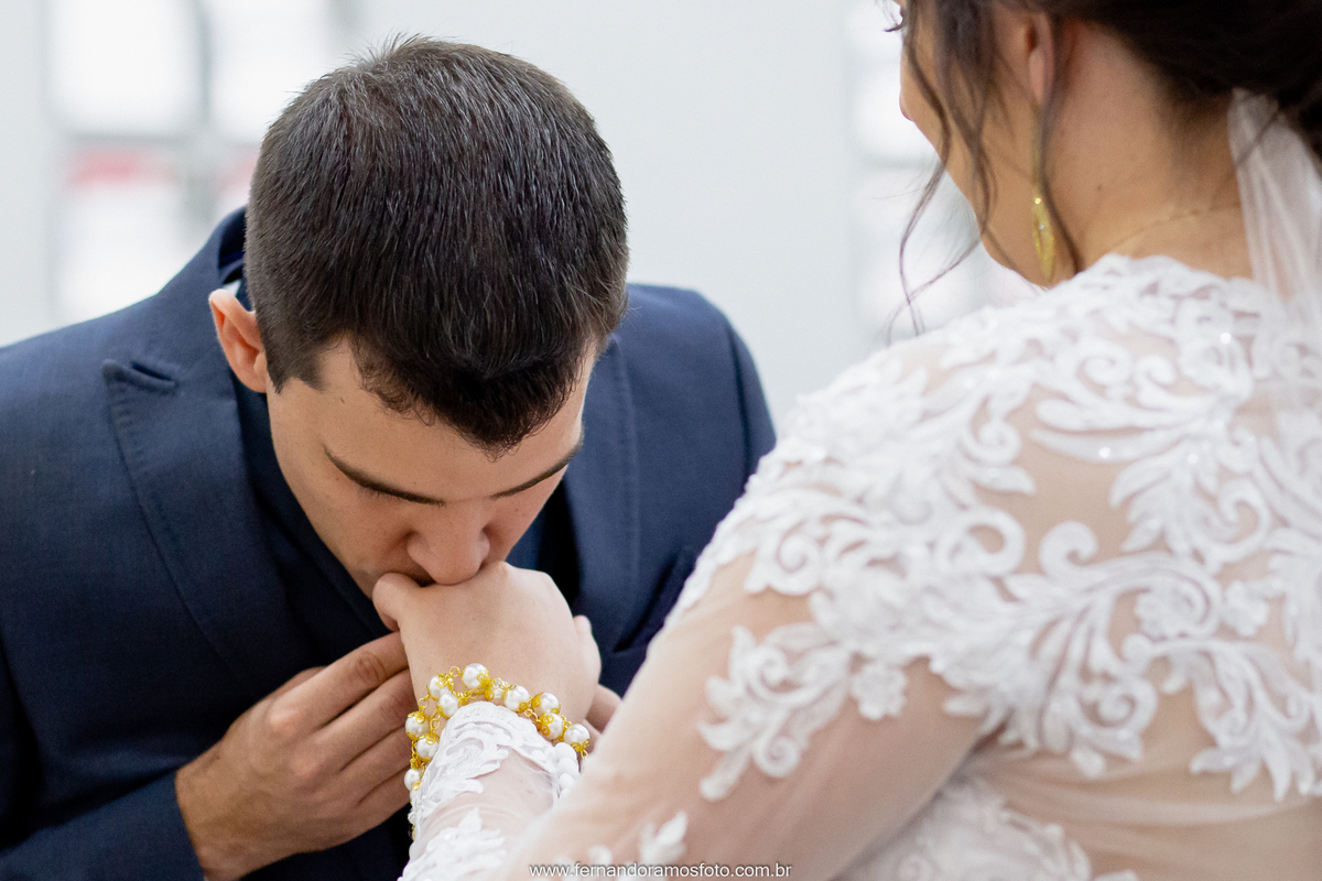 alianças de casamento, cerimônia de casamento na paróquia santa teresinha, Jundiaí, São Paulo, fotografo de casamento