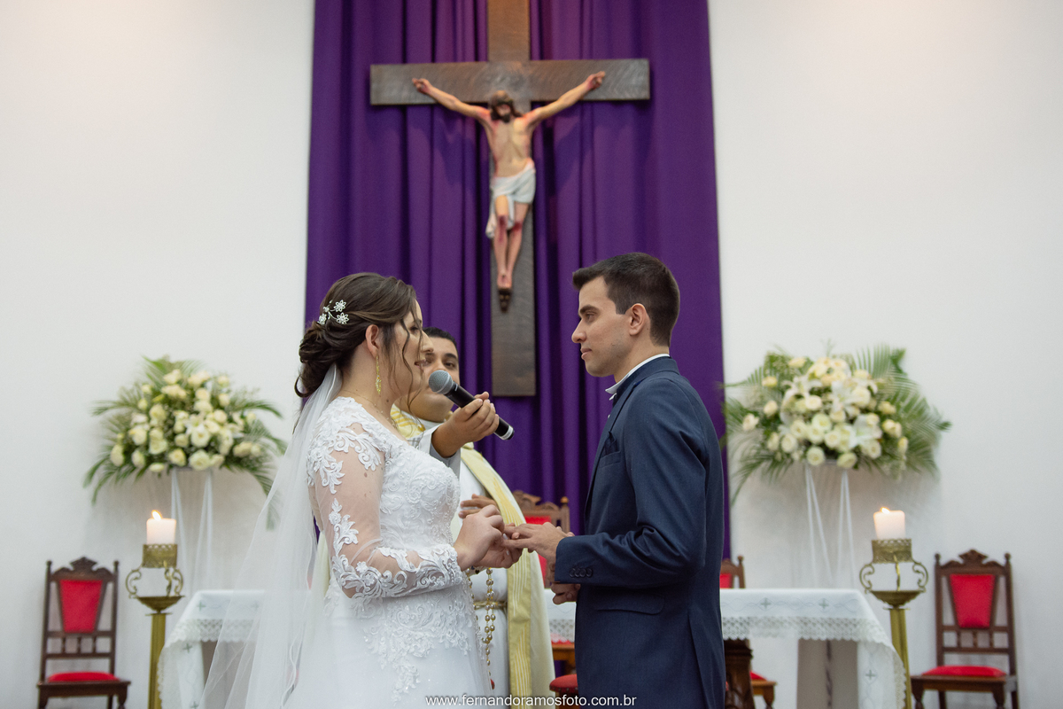 alianças de casamento, cerimônia de casamento na paróquia santa teresinha, Jundiaí, São Paulo, fotografo de casamento