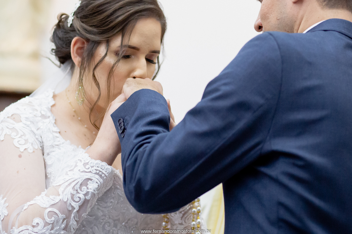 alianças de casamento, cerimônia de casamento na paróquia santa teresinha, Jundiaí, São Paulo, fotografo de casamento