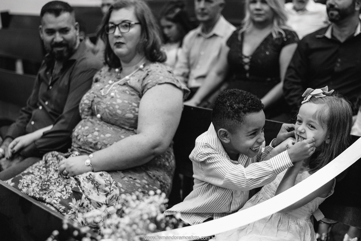 Fotografia espontânea, cerimônia de casamento na paróquia santa teresinha, Jundiaí, São Paulo, fotografo de casamento