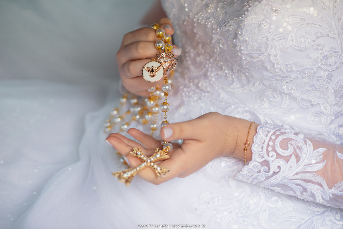 Terço, Relicário, Carro para Casamento, Olivia Marta Decorações, Vestido de noiva, Atelier Splendida, fotografia de casamento, Cerimônia de casamento na paróquia santa teresinha, Jundiaí, São Paulo