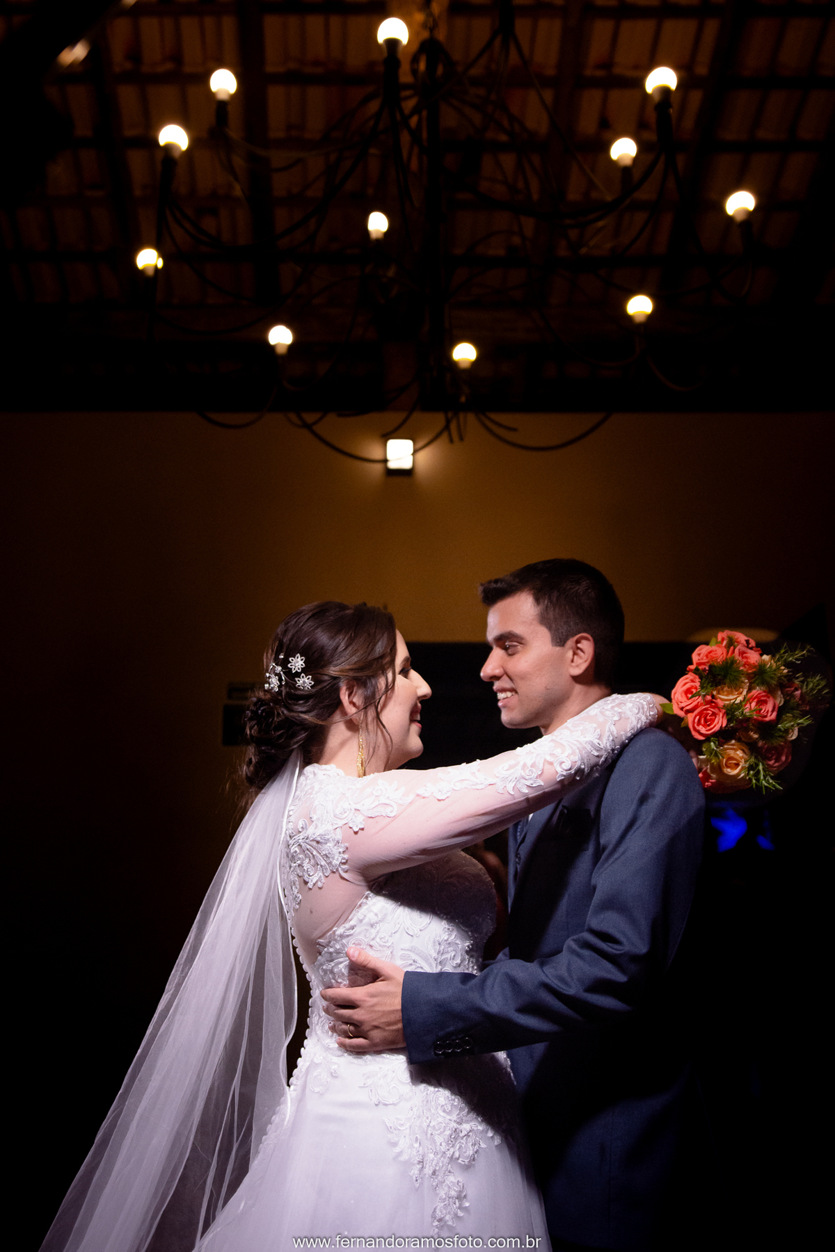 Ensaio pós- casamento realizado no espaço Spazio di Cristalli em Itupeva, São Paulo, Vestido da noiva atelier Splendida, Roupas do noivo Vicentini, Jundiaí, Fotografia de casamento