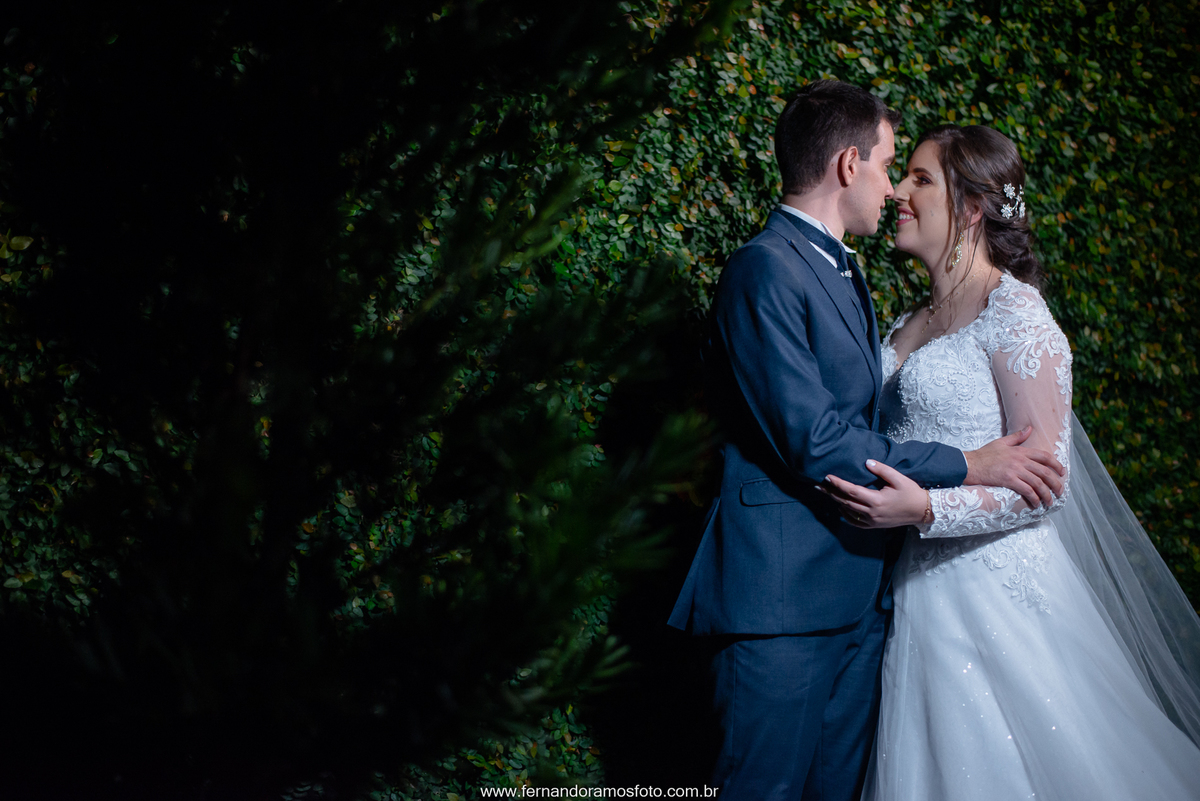 Ensaio pós- casamento realizado no espaço Spazio di Cristalli em Itupeva, São Paulo, Vestido da noiva atelier Splendida, Roupas do noivo Vicentini, Jundiaí, Fotografia de casamento