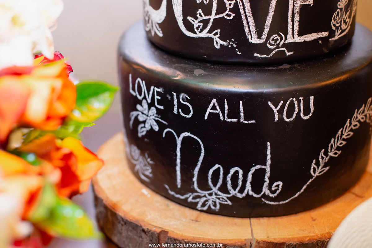 Mesa do bolo de casamento feita pela Olivia Marta Decorações no espaço Spazio de Cristalli em Itupeva, São Paulo