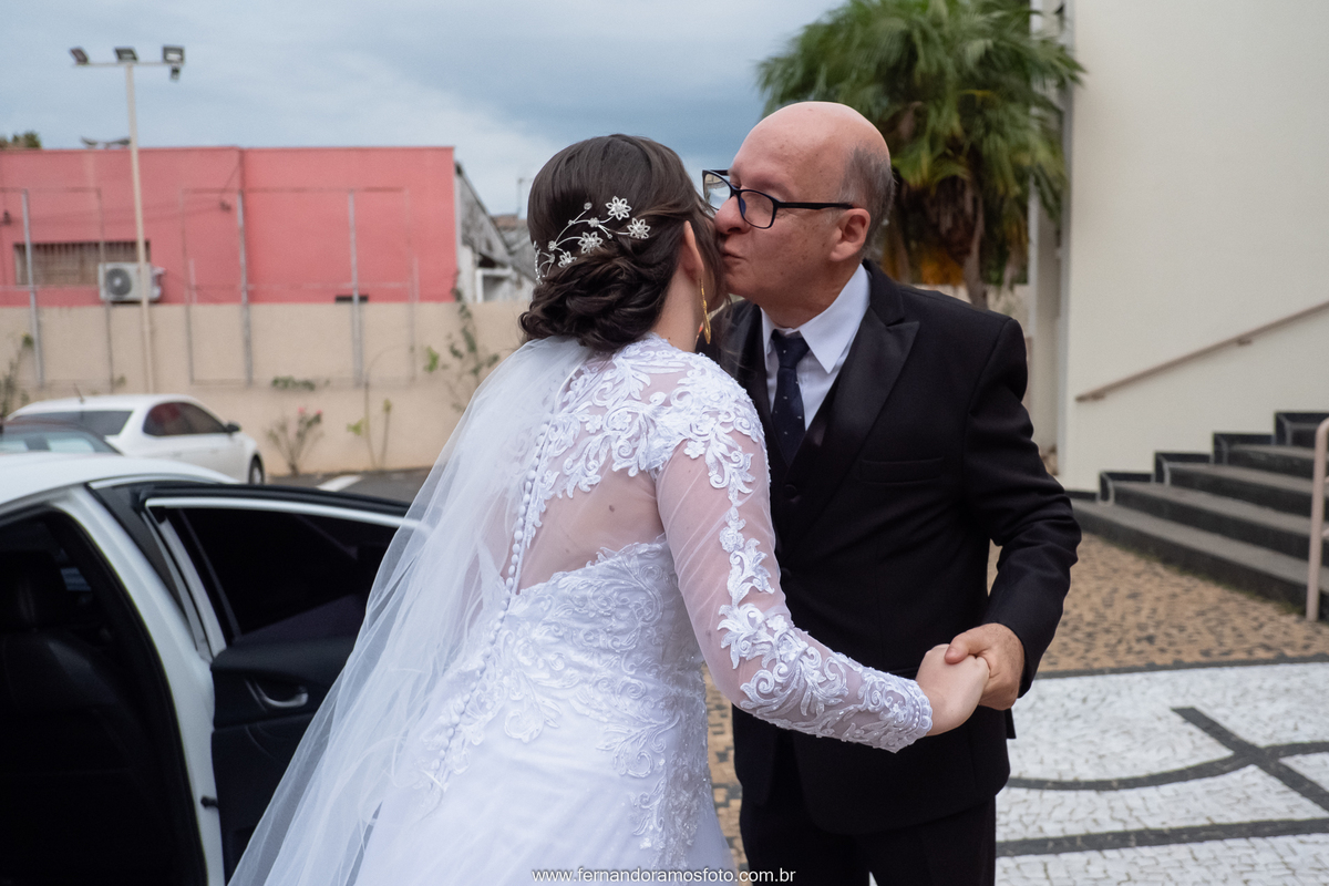 Buquê para casamento, Olivia Marta Decorações, Vestido de noiva, Atelier Splendida, fotografia de casamento, Cerimônia de casamento na paróquia santa teresinha, Jundiaí, São Paulo, aluguel de carro para casamento