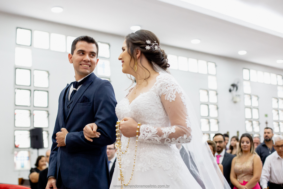 Fotografia espontânea, cerimonia de casamento na paróquia santa teresinha, Jundiaí, São Paulo, fotografo de casamento