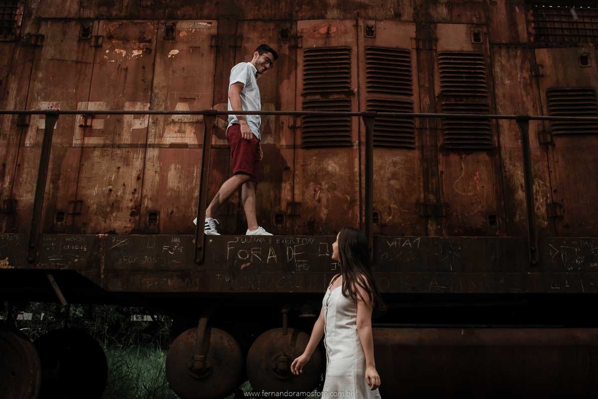 ENSAIO PRE-CASAMENTO EM JUNDIAÍ, FOTOGRAFO DE CASAMENTO, SAVE THE DATE, ENSAIO PRÉ-WEDDING, FATEC JUNDIAÍ, ENSAIO EM LOCAL ABANDONADO, TRENS ABANDONADOS