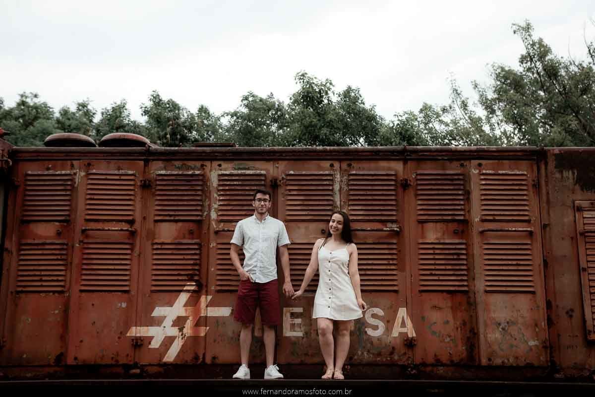 ENSAIO PRE-CASAMENTO EM JUNDIAÍ, FOTOGRAFO DE CASAMENTO, SAVE THE DATE, ENSAIO PRÉ-WEDDING, FATEC JUNDIAÍ, ENSAIO EM LOCAL ABANDONADO, TRENS ABANDONADOS