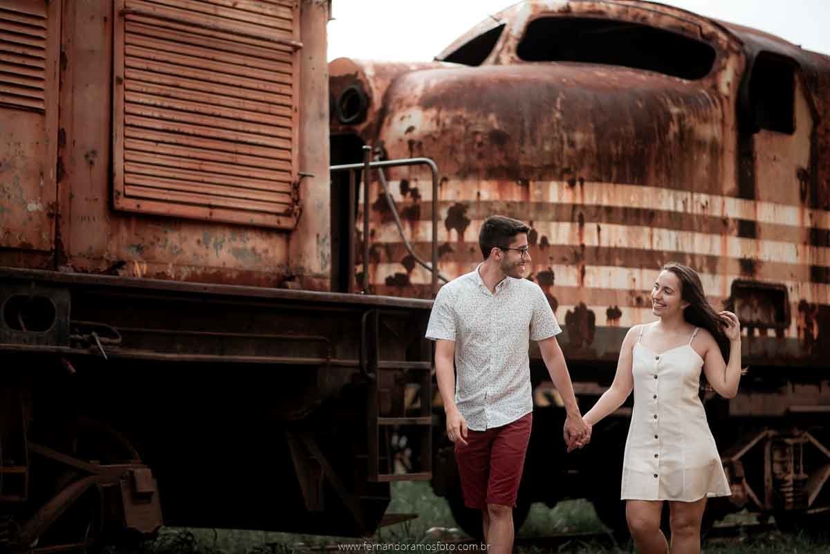 ENSAIO PRE-CASAMENTO EM JUNDIAÍ, FOTOGRAFO DE CASAMENTO, SAVE THE DATE, ENSAIO PRÉ-WEDDING, FATEC JUNDIAÍ, ENSAIO EM LOCAL ABANDONADO, TRENS ABANDONADOS