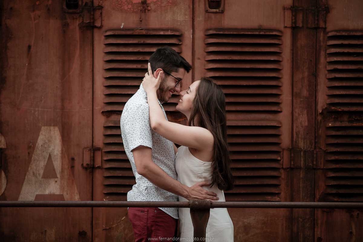 ENSAIO PRE-CASAMENTO EM JUNDIAÍ, FOTOGRAFO DE CASAMENTO, SAVE THE DATE, ENSAIO PRÉ-WEDDING, FATEC JUNDIAÍ, ENSAIO EM LOCAL ABANDONADO, TRENS ABANDONADOS
