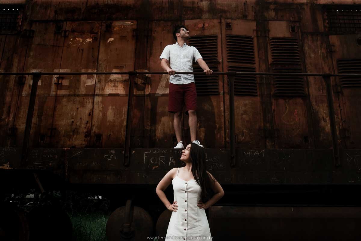 ENSAIO PRE-CASAMENTO EM JUNDIAÍ, FOTOGRAFO DE CASAMENTO, SAVE THE DATE, ENSAIO PRÉ-WEDDING, FATEC JUNDIAÍ, ENSAIO EM LOCAL ABANDONADO, TRENS ABANDONADOS