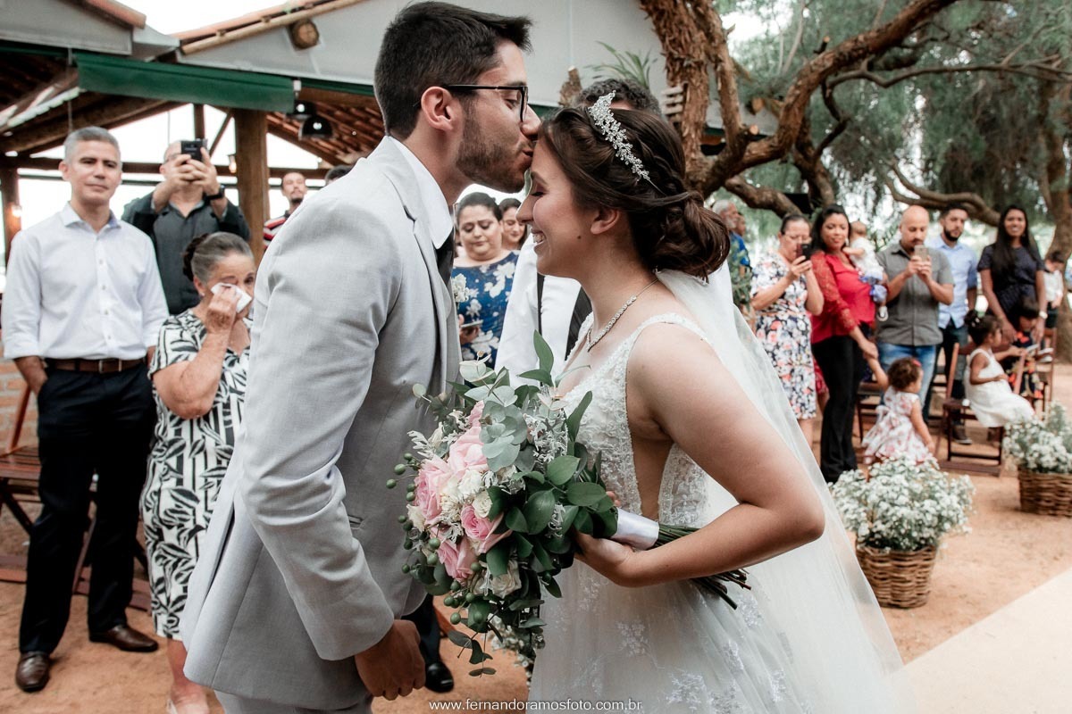 FOTO DE CASAMENTO AO AR LIVRE, CASAMENTO DE DIA, LOCAL PARA CASAMENTO NO INTERIOR DE SÃO PAULO, FOTÓGRAFO DE CASAMENTO, FOTO DE CASAMENTO, CASAMENTO EM JUNDIAÍ, CAFÉ COLONIAL BELLA MATTINA, BUQUê DE CASAMENTO