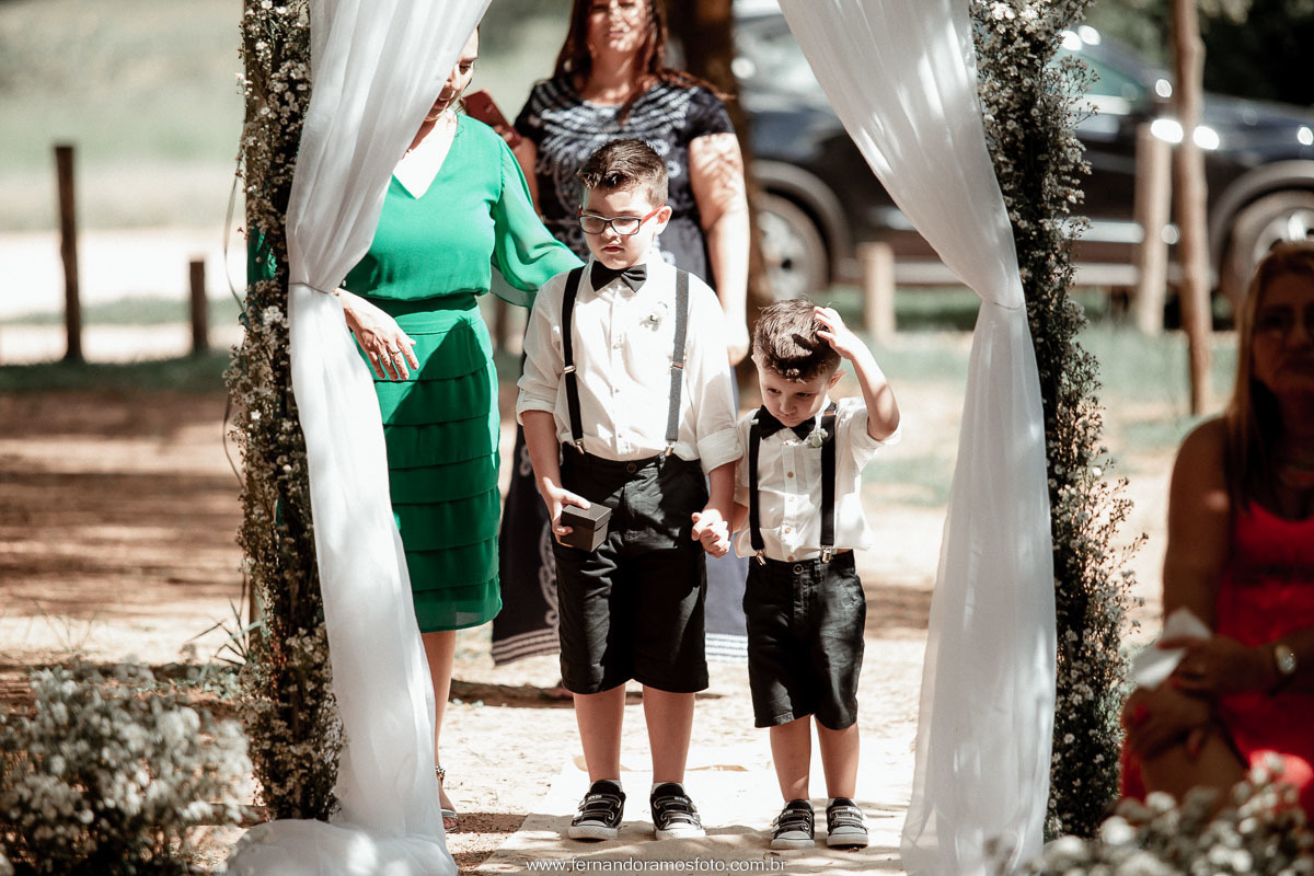 FOTO DE CASAMENTO AO AR LIVRE, CASAMENTO DE DIA, LOCAL PARA CASAMENTO NO INTERIOR DE SÃO PAULO, FOTÓGRAFO DE CASAMENTO, FOTO DE CASAMENTO, CASAMENTO EM JUNDIAÍ, CAFÉ COLONIAL BELLA MATTINA, ALIANÇA DE CASAMENTO