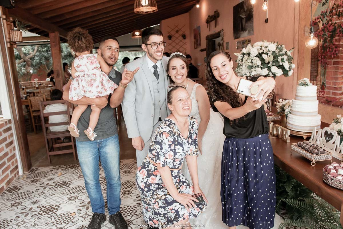 FOTO DE CASAMENTO AO AR LIVRE, CASAMENTO DE DIA, LOCAL PARA CASAMENTO NO INTERIOR DE SÃO PAULO, FOTÓGRAFO DE CASAMENTO, FOTO DE CASAMENTO, CASAMENTO EM JUNDIAÍ, CAFÉ COLONIAL BELLA MATTINA,  FOTOS ESPONTÂNEAS, VESTIDO DE NOIVA, DECORAÇÃO DE CASAMENTO