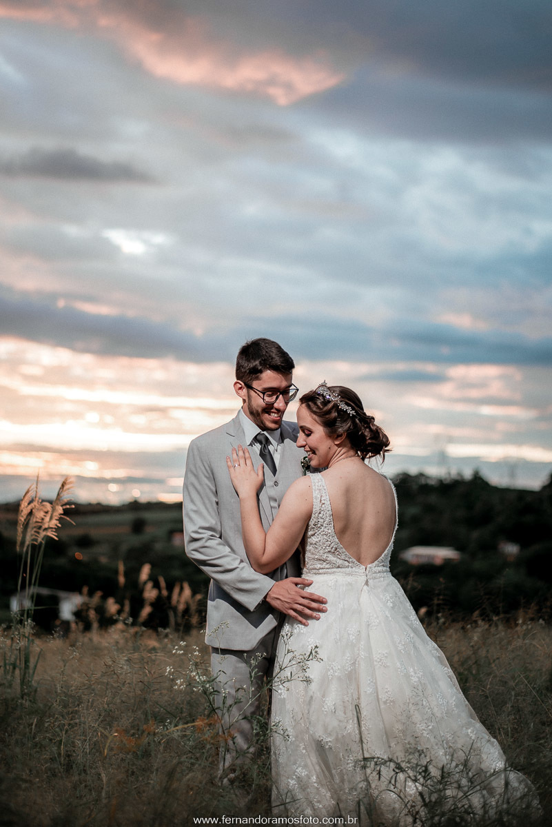 FOTO DE CASAMENTO AO AR LIVRE, CASAMENTO DE DIA, LOCAL PARA CASAMENTO NO INTERIOR DE SÃO PAULO, FOTÓGRAFO DE CASAMENTO, FOTO DE CASAMENTO, CASAMENTO EM JUNDIAÍ, CAFÉ COLONIAL BELLA MATTINA,  FOTOS ESPONTÂNEAS, ENSAIO PRÉ-CASAMENTO, FOTOS NO POR DO SOL