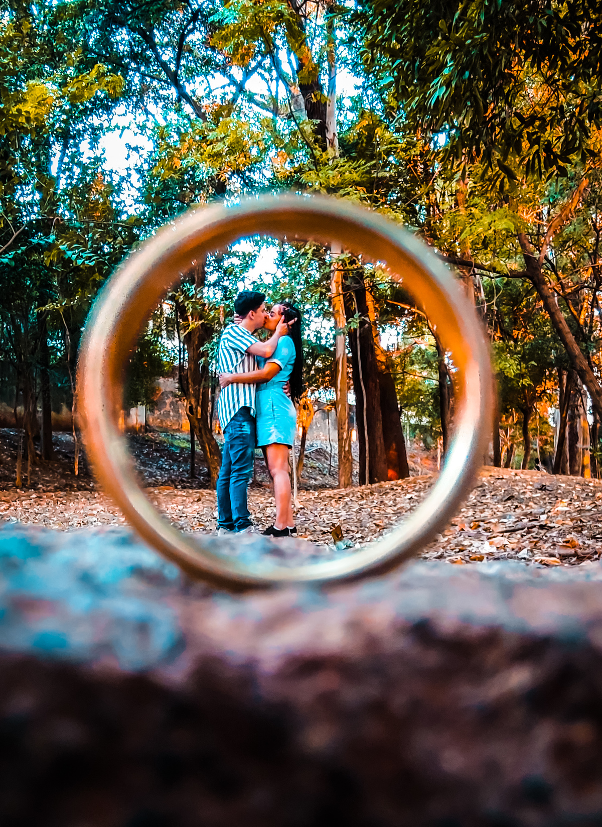 Aliança sendo usada como moldura para foto