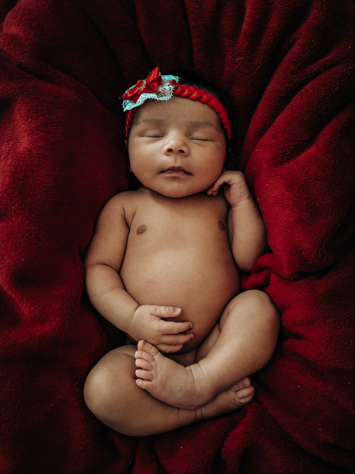 Recém nascida no ninho