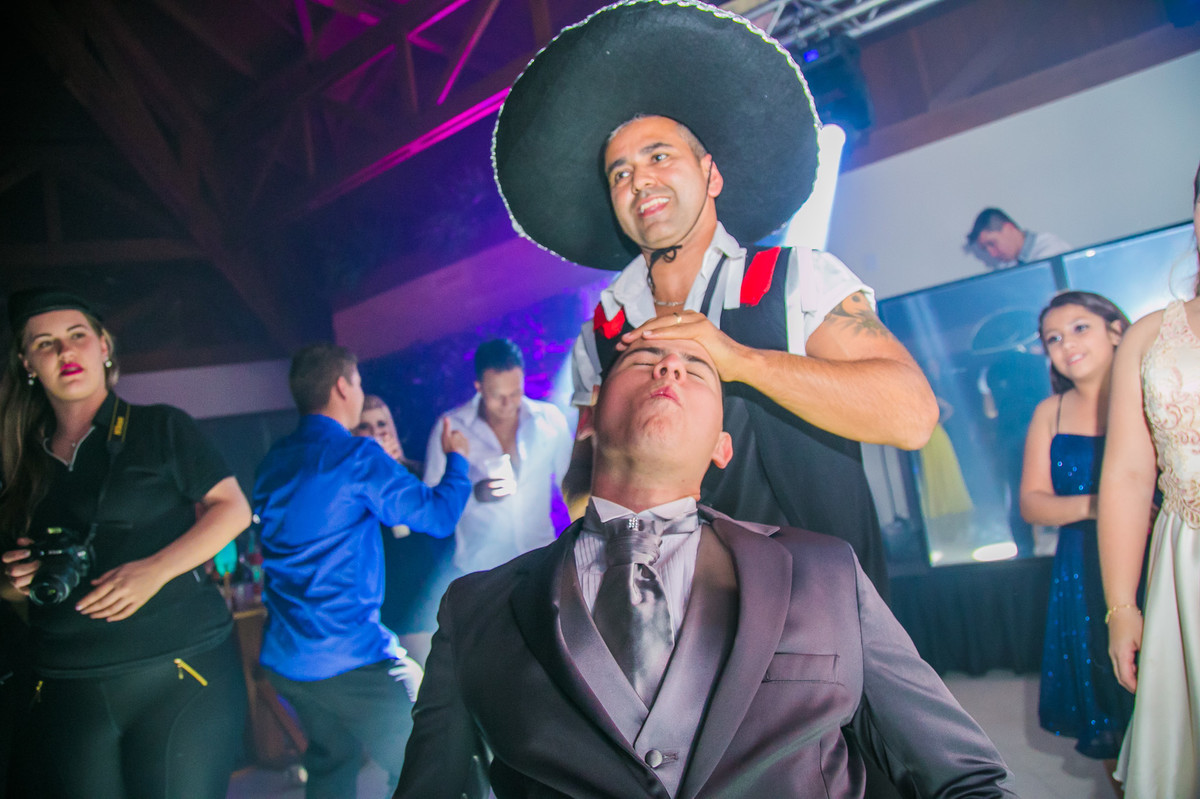 Tequila e festa de casamento noivo