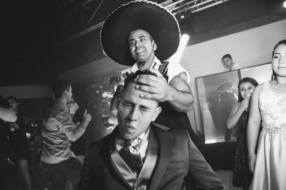 Tequila e festa de casamento noivo