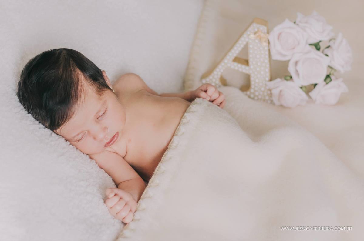 Imagem capa - Diferença entre fotografia de newborn posada x newborn lifestyle por Jessica Ferreira