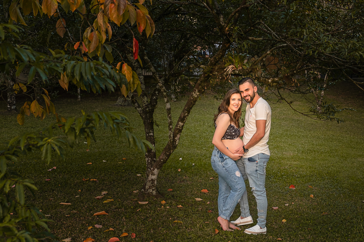 ensaio de gestante- mãe de primeira viagem - ensaio de gesatnte em caxias do sul - fotografo de gestante em caxias do sul  - fotógrafa de gestante - fotos de gestante - suneryfotografia - ensaio espontâneo, alegre descontraídpo dos pais de primeira viagem