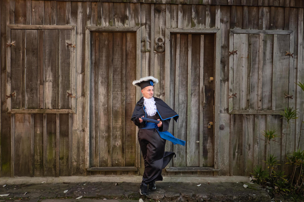 ensaio de formatura ao ar livre-ensaiode formatura com a família-
ensaio de formatura - foto de formatura - formando em rh -ensaio nas replicas de caxias- su nery fotografia-fotógrafo de formatura - fotógrafa serra gaúcha
