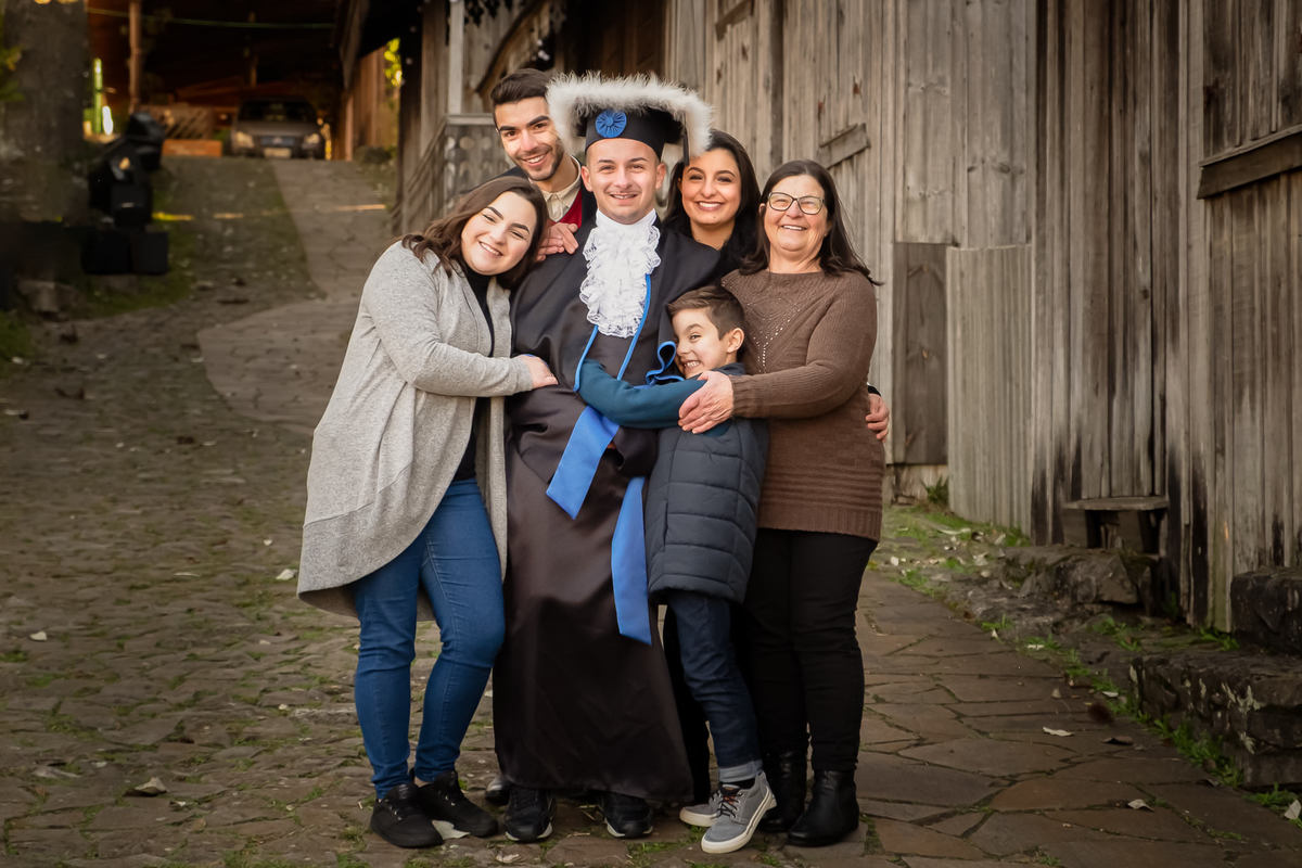 ensaio de formatura ao ar livre-ensaio esponatâneo -ensaiode formatura com a família-
ensaio de formatura - foto de formatura - formando em rh - ensaio de formatura nos pavilhões da festa da uva - su nery fotografia- fotógrafo de formatura -