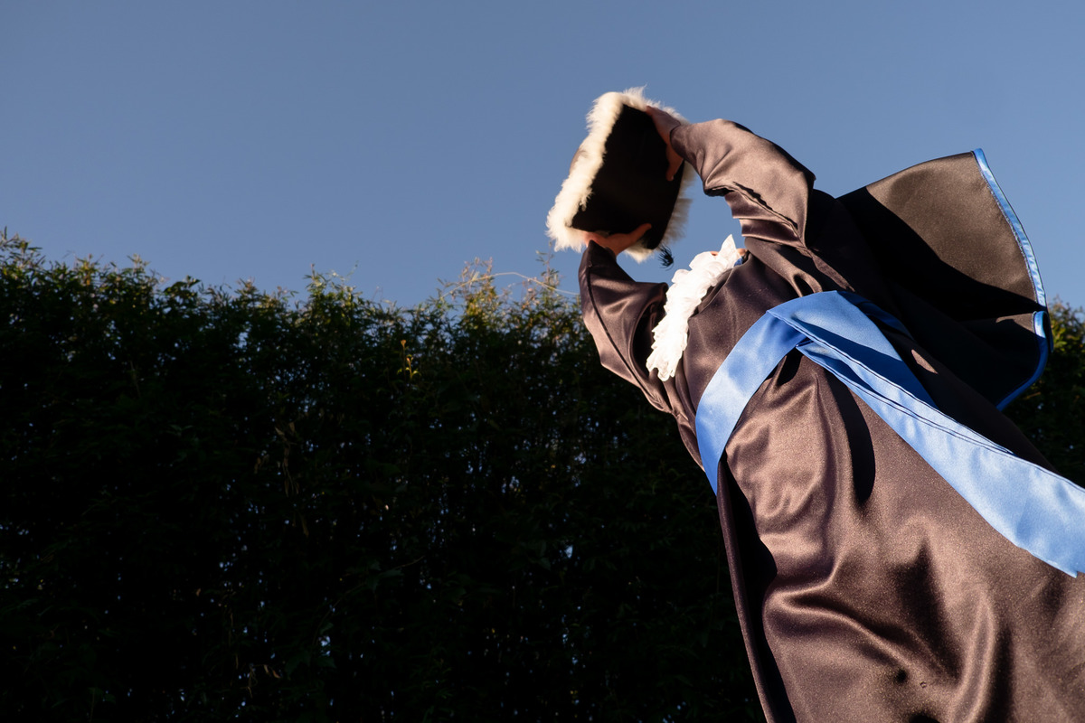 ensaio de formatura ao ar livre -ensaio de formatura com a família-
ensaio de formatura - foto de formatura - formando em rh - ensaio de formatura nos pavilhões da festa da uva - su nery fotografia- fotógrafo de formatura - fotógrafa serra gaúcha