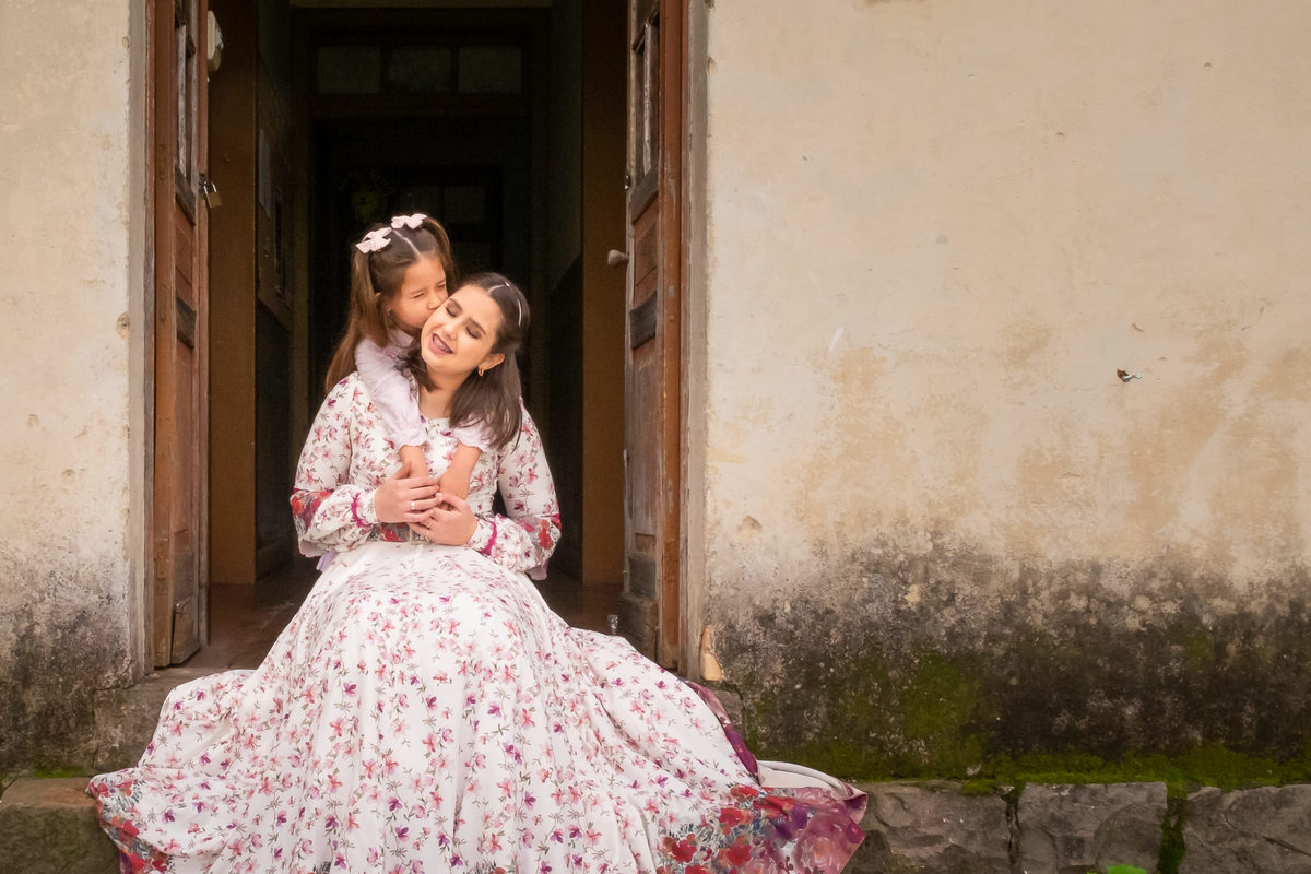 ensaio temático - ensaio semana farroupilha -su nery fotografia - fotógrafa caxias do sul -  fotógrafo serra gaúcha - ensaio de irmãs - ensaio na estação férrea caxias do sul