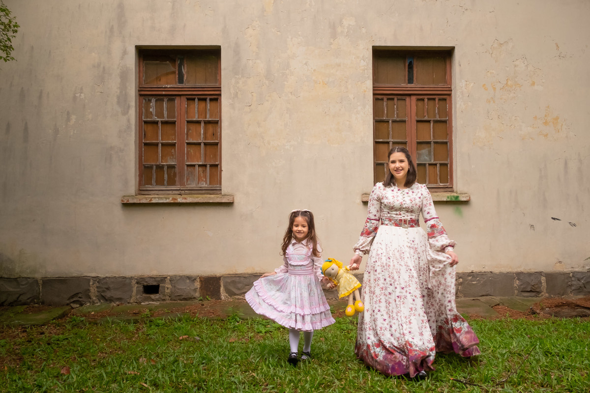 ensaio temático - ensaio semana farroupilha -su nery fotografia - fotógrafa caxias do sul -  fotógrafo serra gaúcha- ensaio de irmãs -vestido de prensa -ensaio vestaida de prenda -ensaio trajado