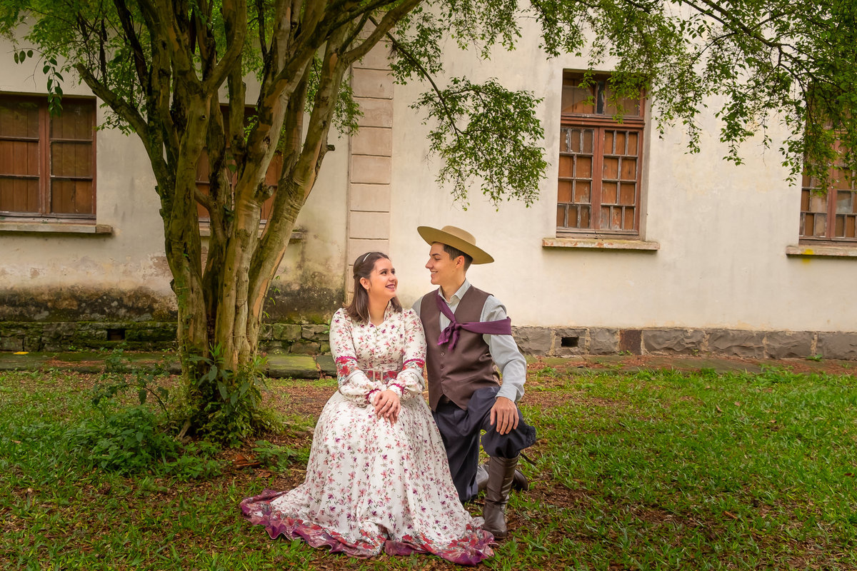 ensaio temático - ensaio semana farroupilha -su nery fotografia - fotógrafa caxias do sul -  fotógrafo serra gaúcha - ensaio de casal- ensaio pilchados - ensaio da Juia e Ruan
