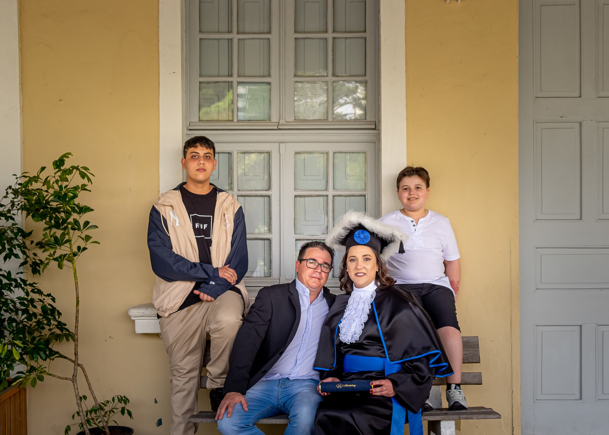 ensaio de formatura - fotógrafo de formatura em caxias do sul- formanda em marketing- ensaio de formatura com a família - sunery fotografia - fotógrafa caxias do sul - ensaio de formatura com filhos