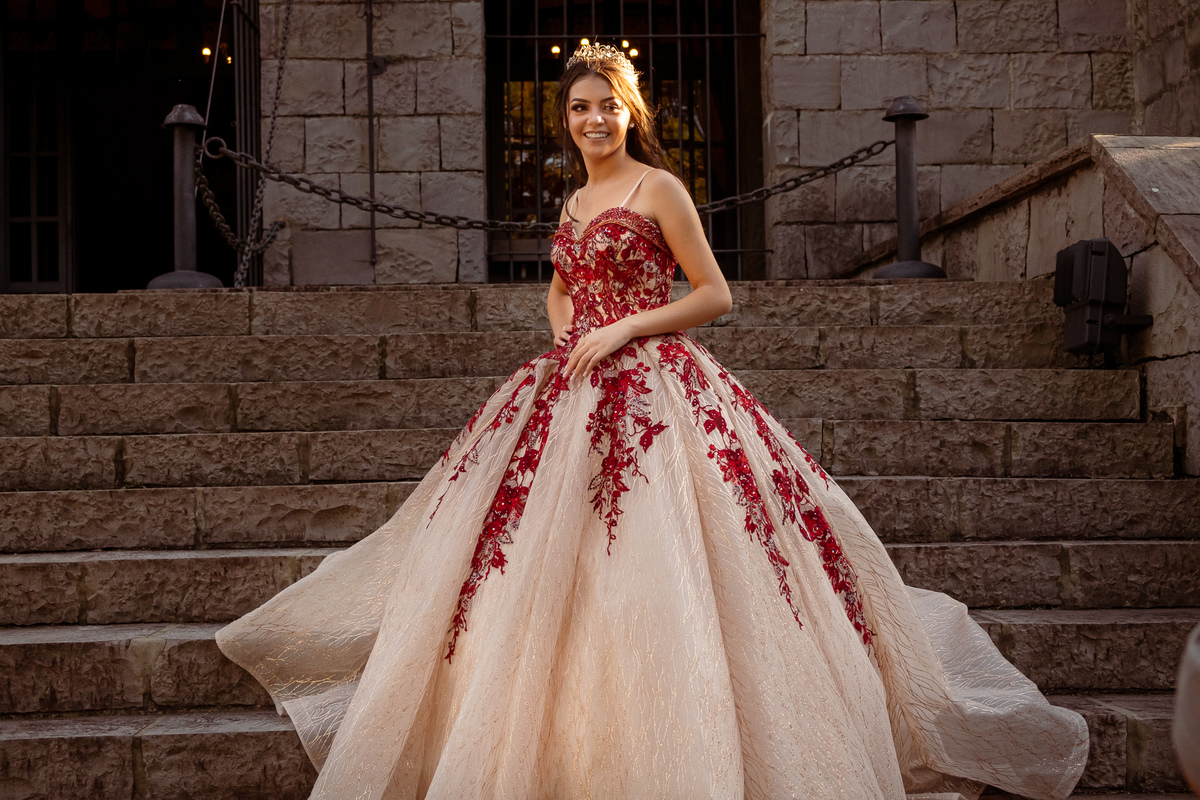 fotógrafa de 15 anos- ensaio de debutante- ensaio de 15 anos- ensaio em castelo -ensaio em caxias do sul - ensaio com vestido de festa-ensaio de família – Su Nery fotografia – fotógrafa caxias do sul – ensaio de princesa -melhor fotógrafa de gestante - 