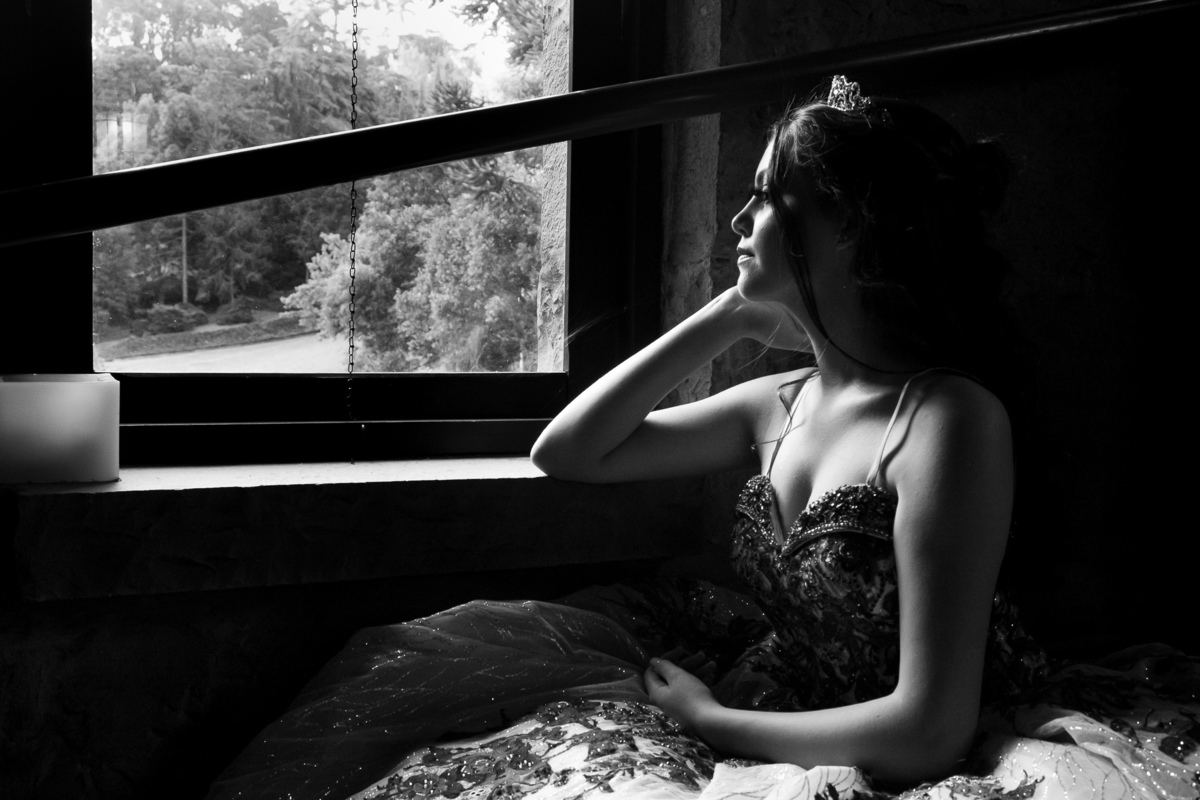 fotógrafa de 15 anos- ensaio de debutante- ensaio de 15 anos- ensaio em castelo -ensaio em caxias do sul - ensaio com vestido de festa-ensaio de família – Su Nery fotografia – fotógrafa caxias do sul – ensaio de princesa - fotógrafa de gestante